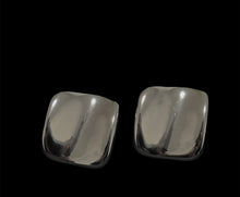 Load image into Gallery viewer, Carrie Earrings
