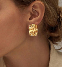 Load image into Gallery viewer, Lexi Chunky Gold Earrings

