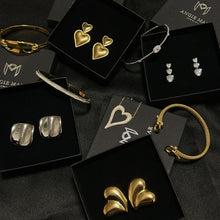 Load image into Gallery viewer, Carrie Earrings
