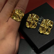 Load image into Gallery viewer, Luna Gold Chunky Ring
