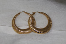 Load image into Gallery viewer, Dee Oval Hoops 2.0
